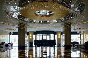 Lobby - Royal Hotel (Tuquan)