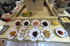 Food and drink - Royal Hotel (Tuquan)