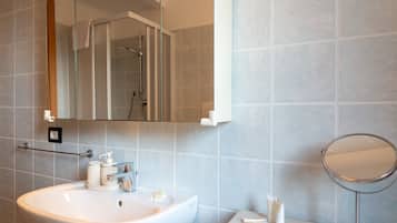 Shower, towels
