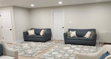 Charming Penthouse of 2-bedroom apartment in Towson with AC, fitness room, WiFi