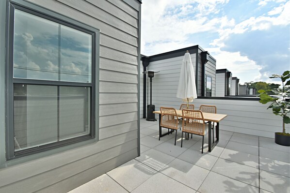 تناول الطعام بالخارج