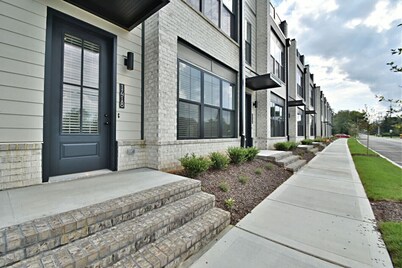 Rooftop w/ River Views - 9 min Neyland