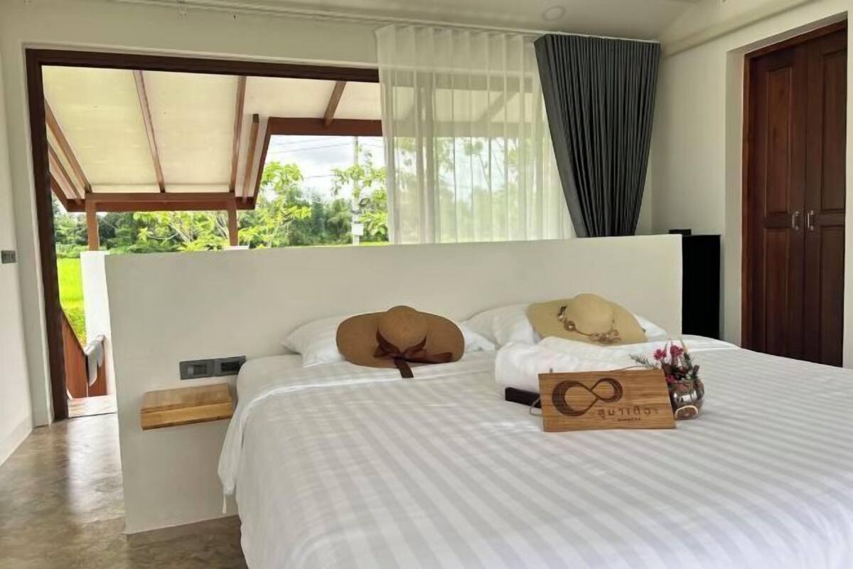 1 bedroom, desk, blackout curtains, free WiFi
