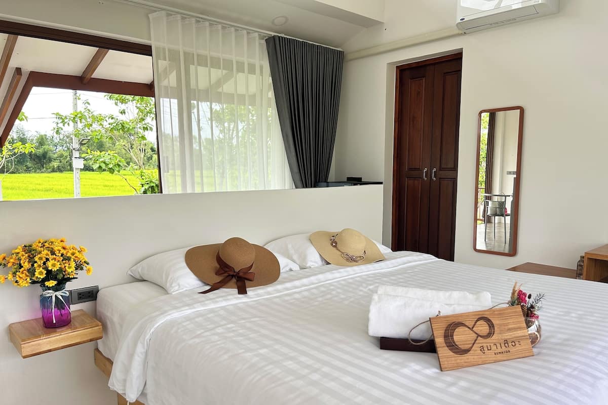 Villa estándar, vista al jardín | 1 habitación, escritorio, cortinas blackout y wifi gratis