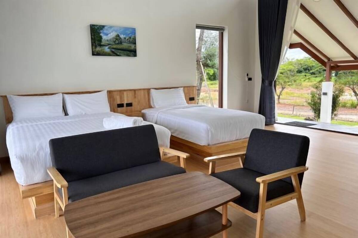 1 bedroom, desk, blackout curtains, free WiFi