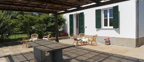 屋外ダイニングエリア