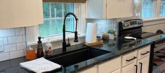 3-bedroom Downtown Stilly Retreat - Renovated 1920s Cottage with a Boho Vibe!