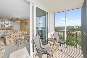 TV, offices - Marvelous Beach And Bay Views - Studio 5708 (Bonita Springs)