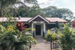 Exterior - Cozy Casa Pochote - 5 Min Drive to Playa Pelada! (Nicoya)