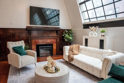 Luxurious Loft Suite at Mansfield, Central NYC Location near Top Attraction