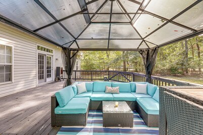 Dog-Friendly Family Retreat Near Chincoteague Bay!
