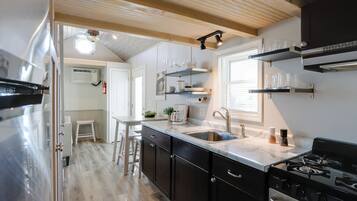 Fridge, microwave, oven, coffee/tea maker