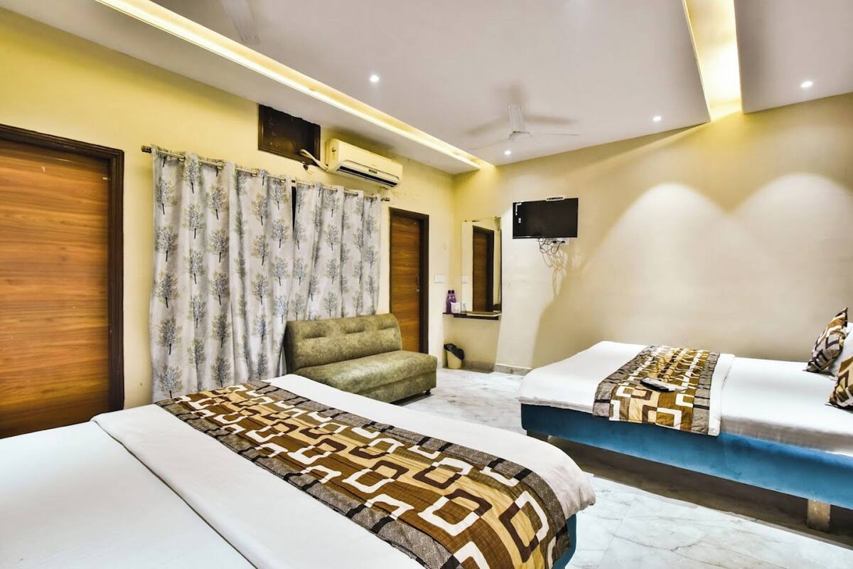 Deluxe Double Room, Multiple Bedrooms | Free WiFi, bed sheets