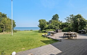 Outdoor dining - 3 bedroom beautiful home in Holbæk (Holbæk)