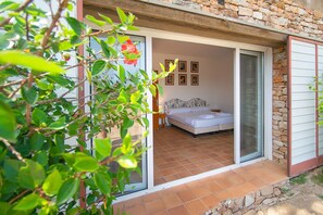 5 bedrooms, iron/ironing board, free WiFi, bed sheets