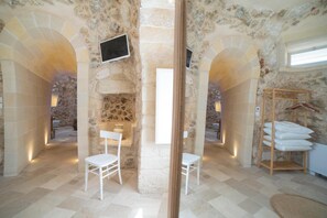 Interior - Trullo Meraviglia With Garden And Pool (Castrignano de' Greci)