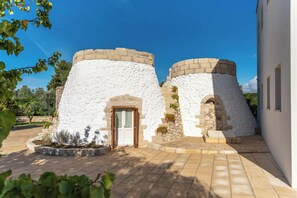Exterior - Trullo Meraviglia With Garden And Pool (Castrignano de' Greci)