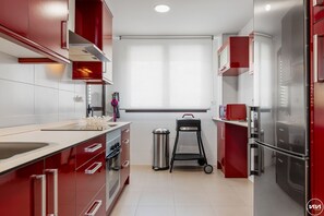 Coffee/tea maker, fridge, microwave, oven