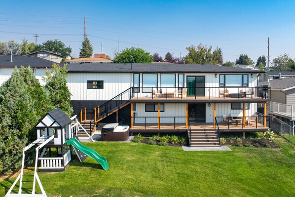 Exterior - Great Falls` Ultimate Premier Retreat: Hot Tub, City, Mountain & Missouri River Views with Gaming Area (Great Falls)