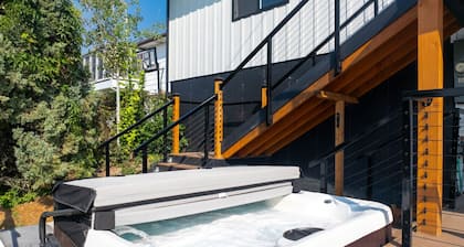 Great Falls` Ultimate Premier Retreat: Hot Tub, City, Mountain & Missouri River Views with Gaming Area