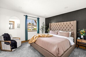 5 室のベッドルーム、デスク、WiFi (無料)、ベッドシーツ