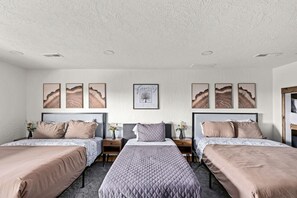 5 bedrooms, desk, free WiFi, bed sheets
