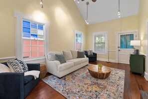 電視、書籍、 辦公室