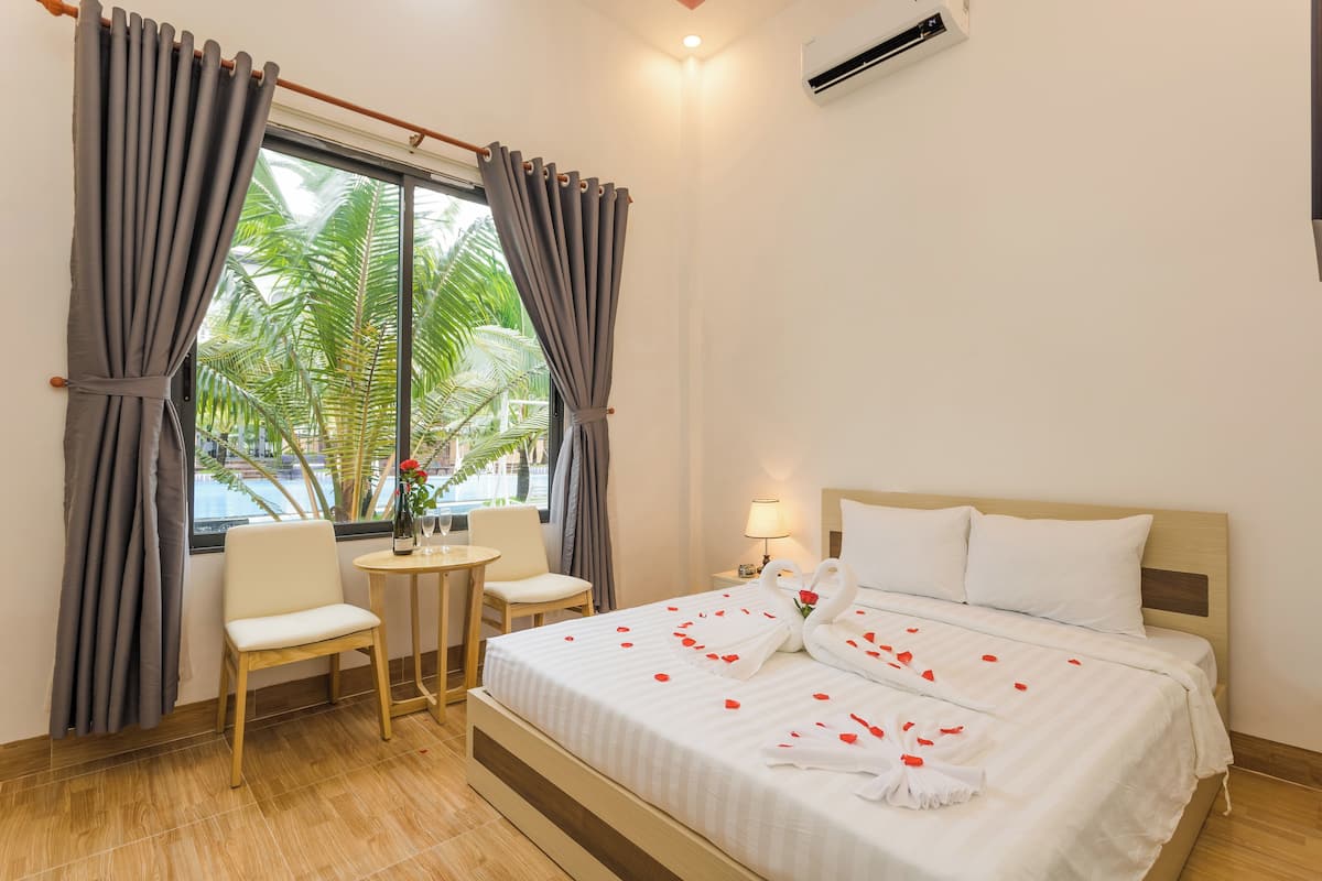 Premium bedding, down comforters, pillowtop beds, minibar