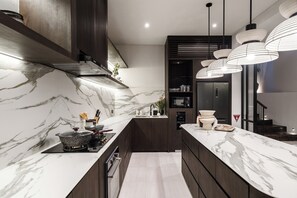 Villa, 3 soverom, balkong | Eget kjøkken | Vannkoker og brødrister