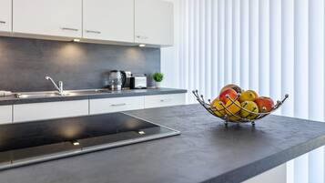 Kühlschrank, Ofen, Herdplatte, Geschirrspüler