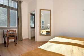 1 bedroom, free WiFi, bed sheets - Villa 'Effi-Briest-' with Mountain View, Private Terrace and Wi-Fi (Ostseebad Heringsdorf)
