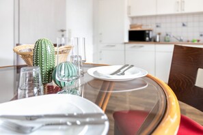 Dining - Apartment 'Rohrdommel' with Private Terrace, Private Garden and Wi-Fi (Holm)