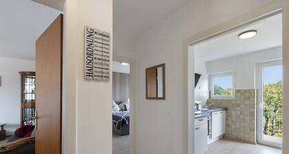 Apartment 'Ruhiges Appartement Am Stadtrand' with Balcony and Wi-Fi