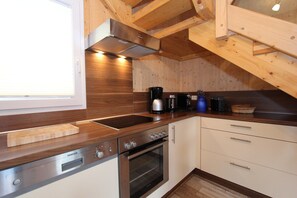 冷蔵庫、オーブン、コンロ、食器洗い機