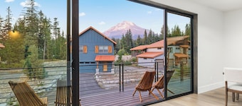 Government Camp home with unbeatable views of Mt Hood & a sauna!