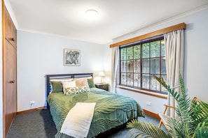 2 bedrooms, iron/ironing board, WiFi, bed sheets