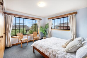 2 slaapkamers, een strijkplank/strijkijzer, reisbedje, wifi