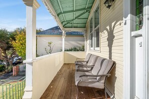 Property grounds - Cosy Upgraded Character Home in Leafy West Hobart (West Hobart)