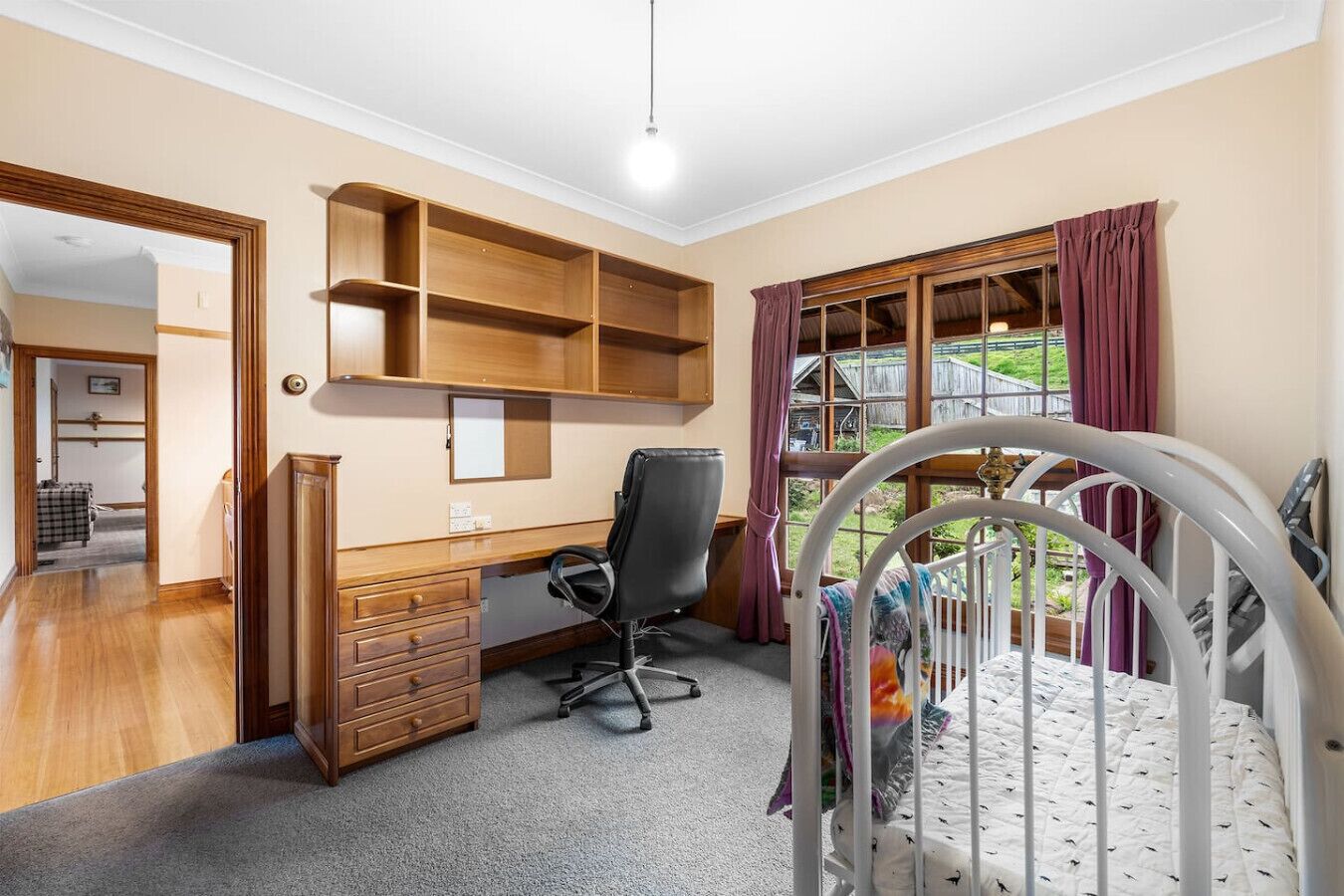 4 bedrooms, desk, iron/ironing board, WiFi