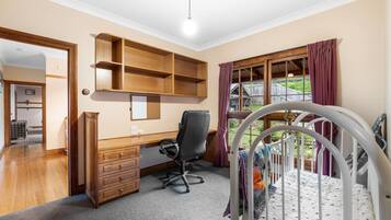 4 bedrooms, desk, iron/ironing board, WiFi