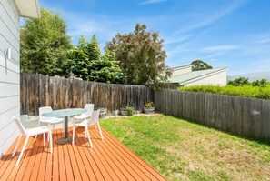 Outdoor dining - Sunny Retreat in Kingston Beach (Kingston Beach)