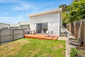 Outdoor dining - Sunny Retreat in Kingston Beach (Kingston Beach)