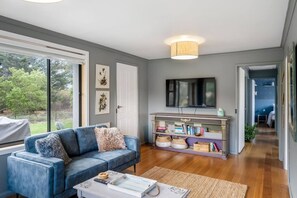 TV, fireplace - Peaceful Beachside Home (Clifton Beach)