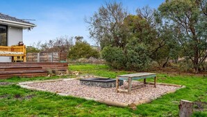 Property grounds - Peaceful Beachside Home (Clifton Beach)