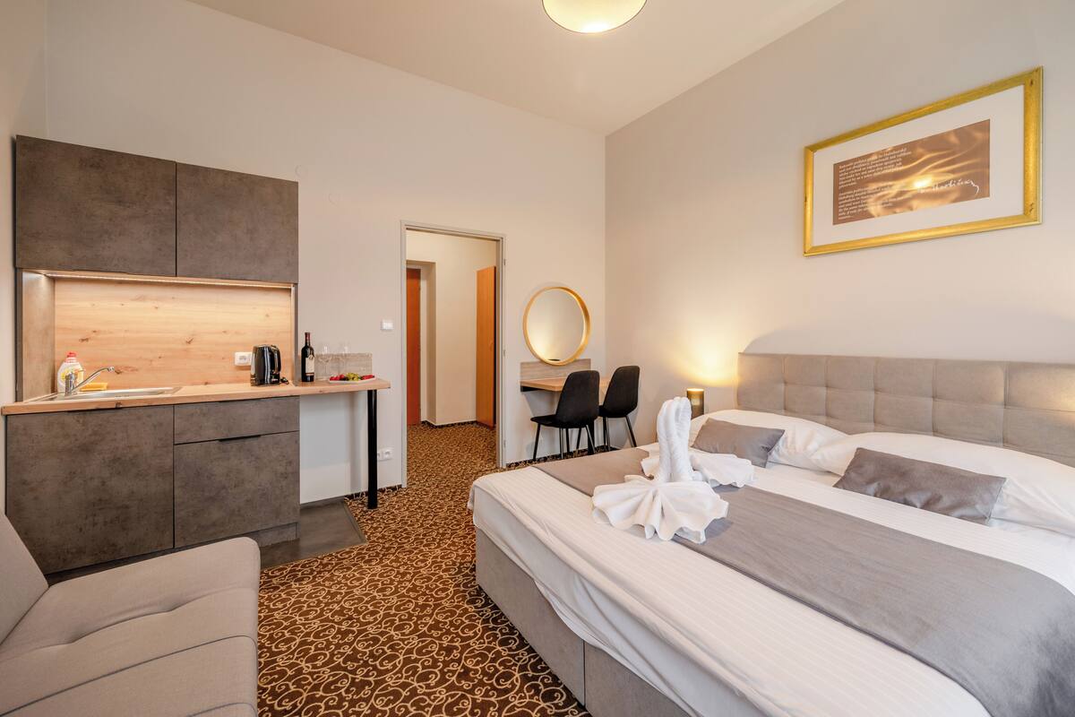Superior Double Room | WiFi (free), bed sheets
