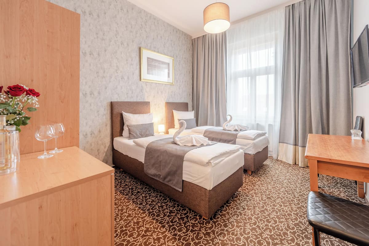 Economy Double Room | WiFi (free), bed sheets