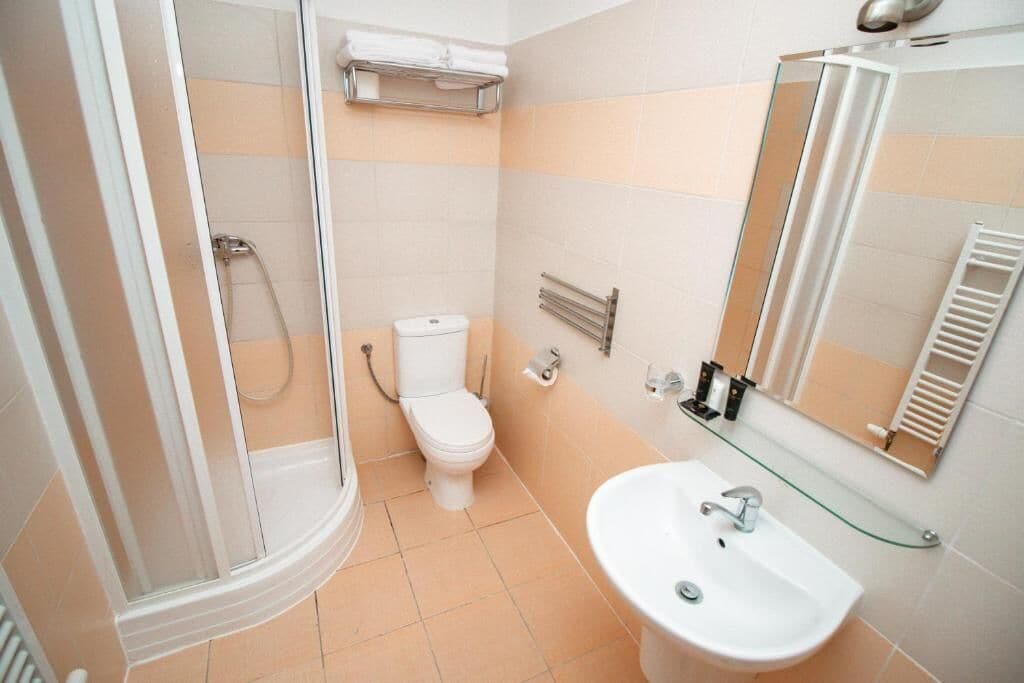 ห้องสแตนดาร์ดดับเบิล | Wi-Fi ฟรี, ผ้าปูที่นอน