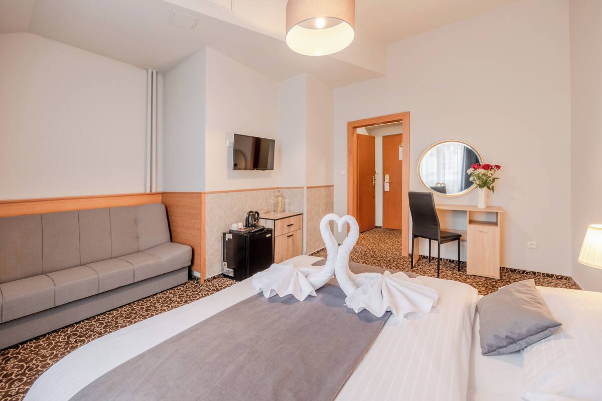 Standard Double Room | WiFi (free), bed sheets