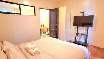 1 bedroom, in-room safe, desk, iron/ironing board