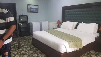 Quarto casal luxo | Quartos à prova de som, ferros/tábuas de passar roupa, Wi-Fi de cortesia